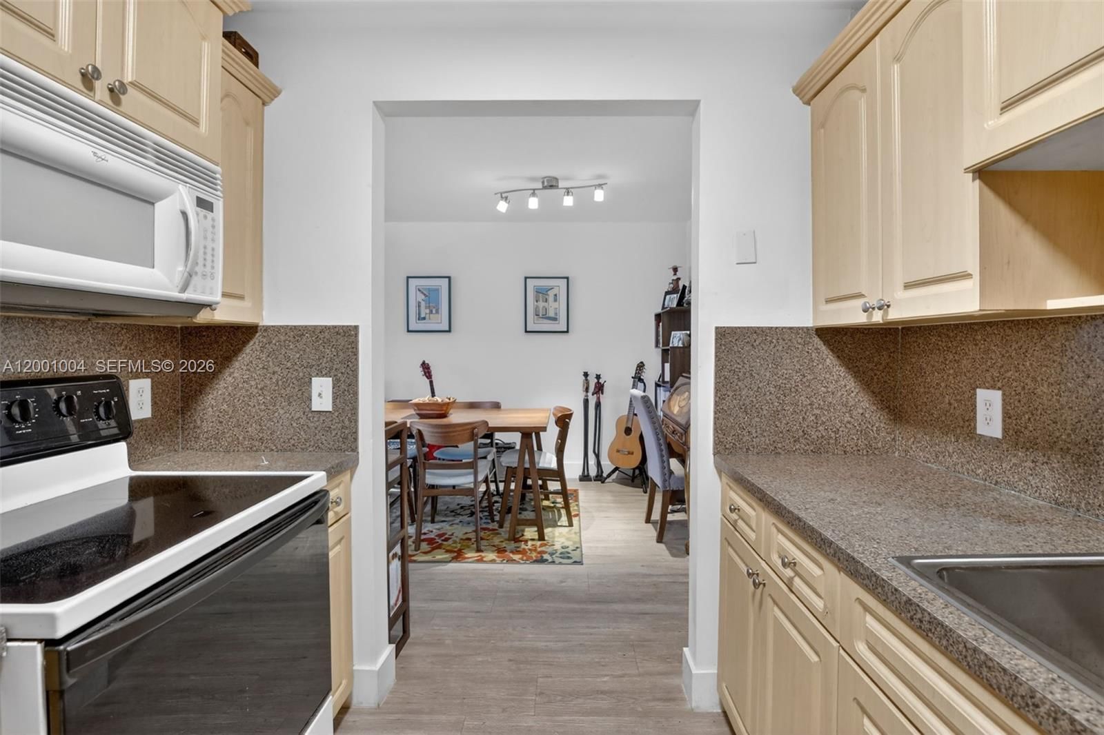 Real estate property located at 101 132nd Way #213J, Broward, New Hampton At Century Vi, Pembroke Pines, FL