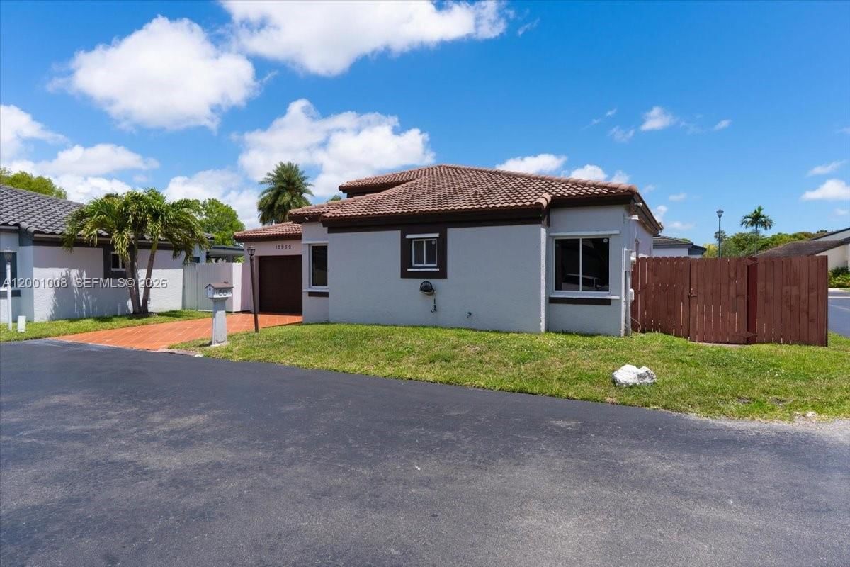 Real estate property located at 10959 72nd Ter, Miami-dade, Poinciana At Sunset, Miami, FL