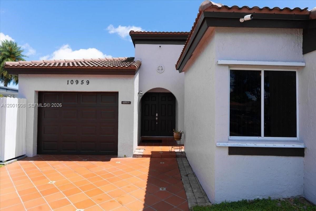 Real estate property located at 10959 72nd Ter, Miami-dade, Poinciana At Sunset, Miami, FL