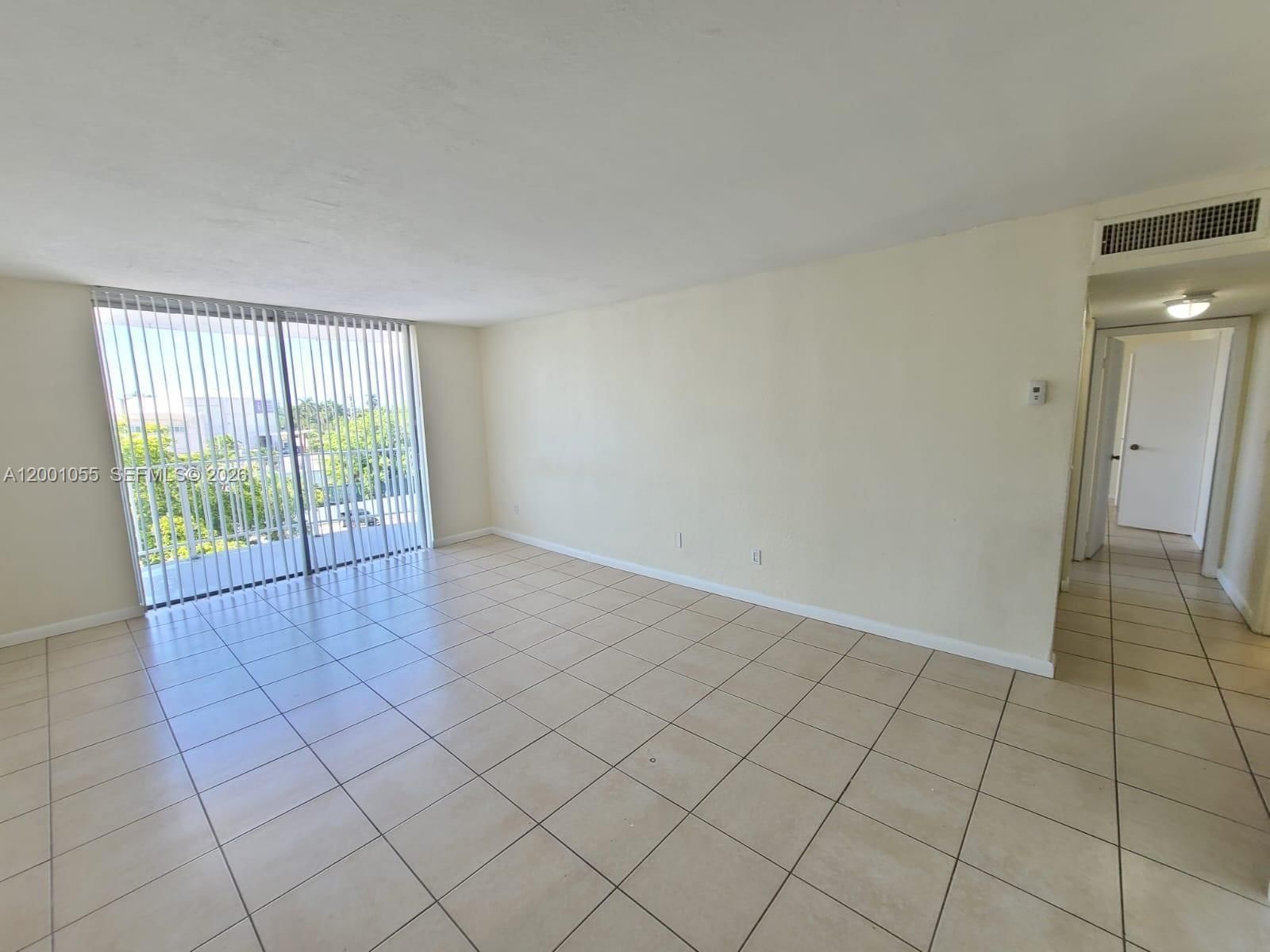 Real estate property located at 496 165th St Rd D-409, Miami-dade, Montecarlo Condo, Miami, FL