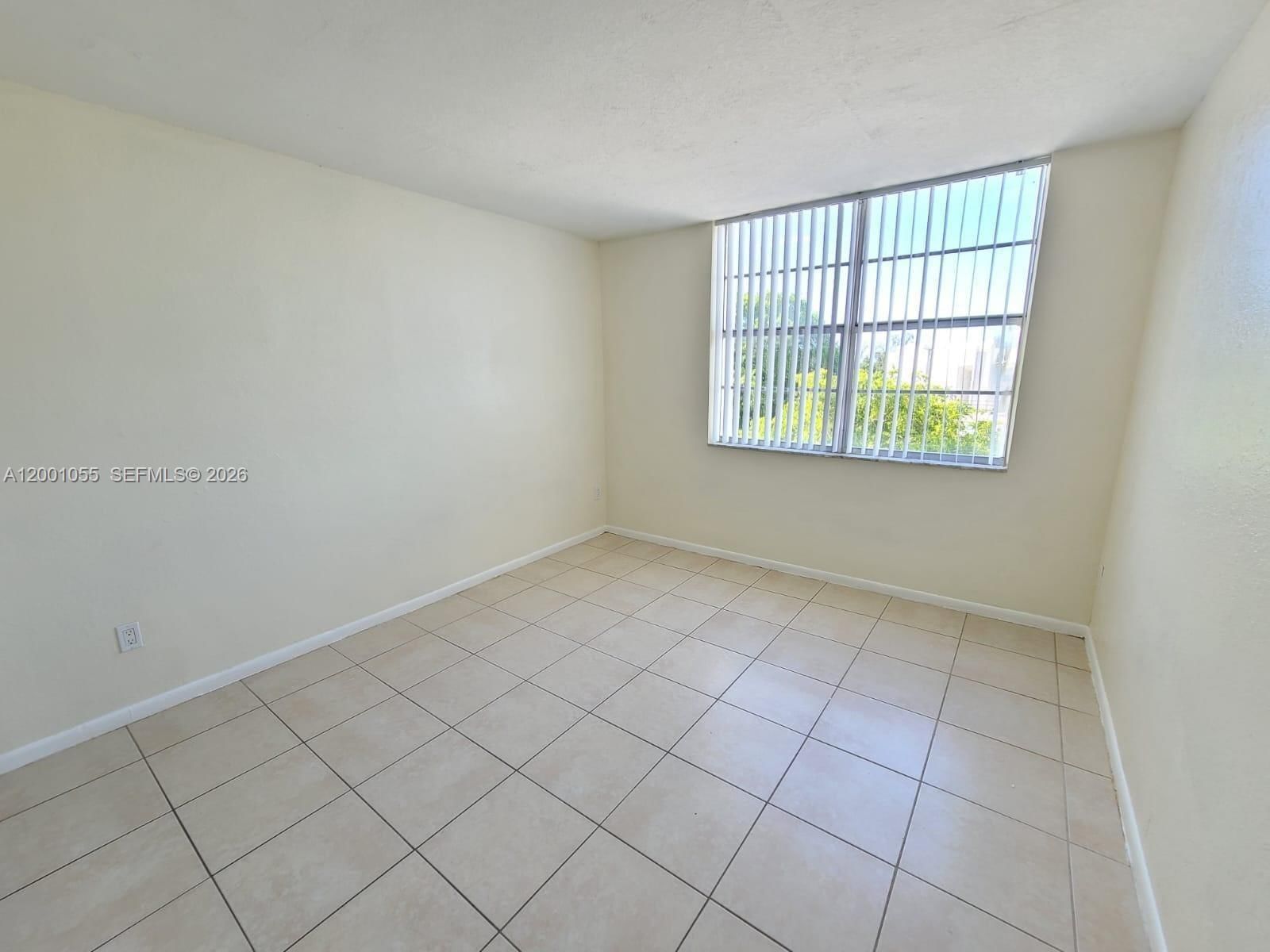 Real estate property located at 496 165th St Rd D-409, Miami-dade, Montecarlo Condo, Miami, FL