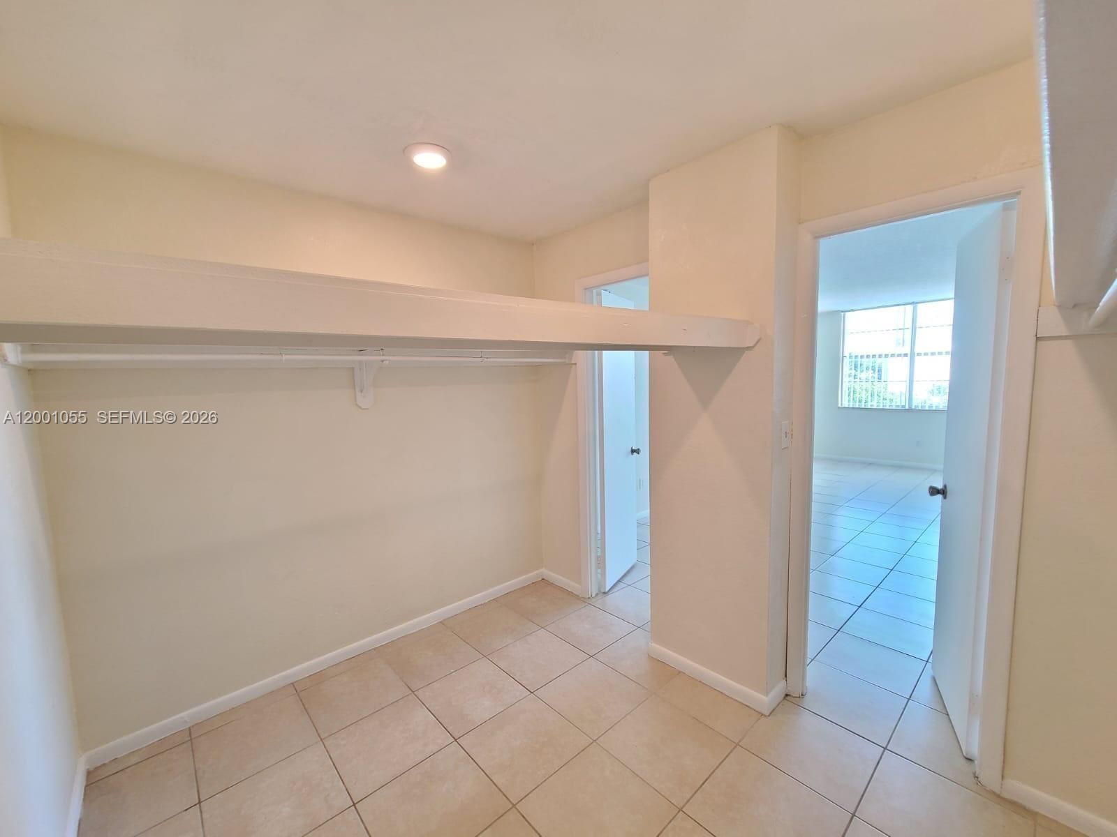 Real estate property located at 496 165th St Rd D-409, Miami-dade, Montecarlo Condo, Miami, FL