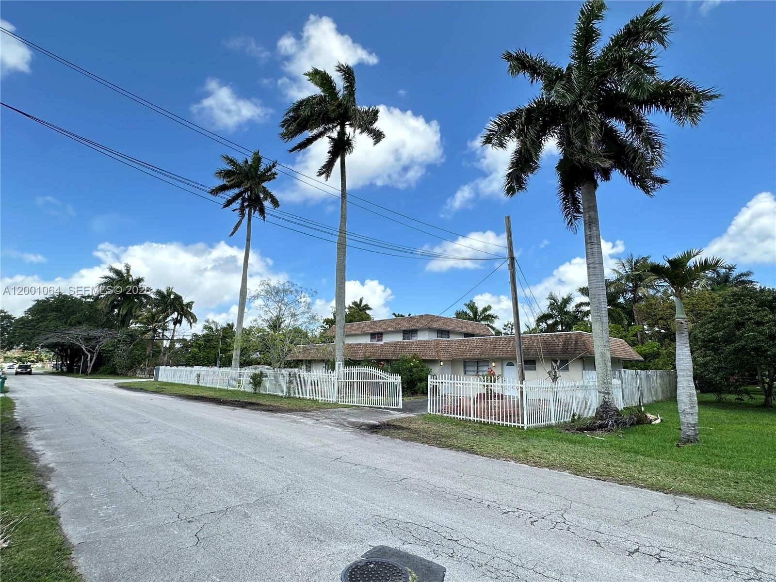 Real estate property located at 200 158th St, Miami-dade, Biscayne Gardens Sec A, Miami, FL