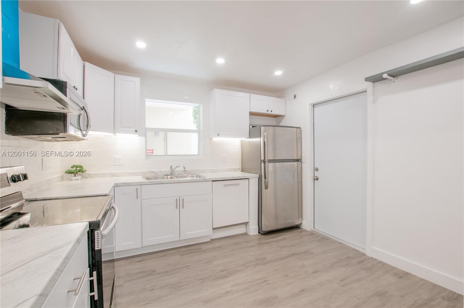 Real estate property located at 300 Luna Ct #2, Broward, Southbrook Condominium Ap, Hollywood, FL