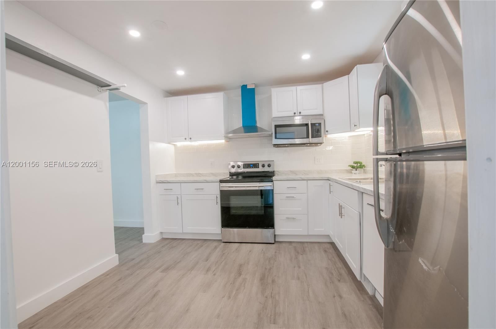 Real estate property located at 300 Luna Ct #2, Broward, Southbrook Condominium Ap, Hollywood, FL