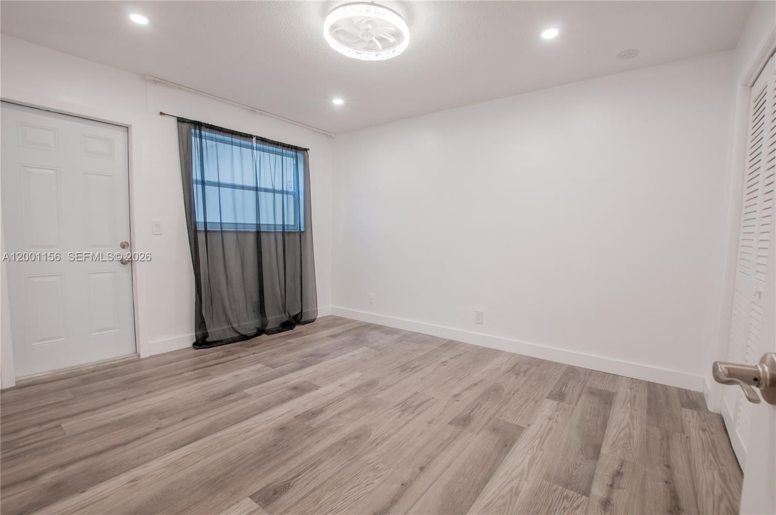 Real estate property located at 300 Luna Ct #2, Broward, Southbrook Condominium Ap, Hollywood, FL