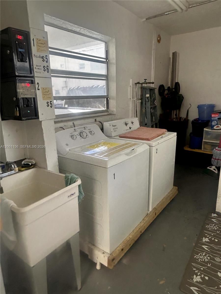 Real estate property located at 300 Luna Ct #2, Broward, Southbrook Condominium Ap, Hollywood, FL