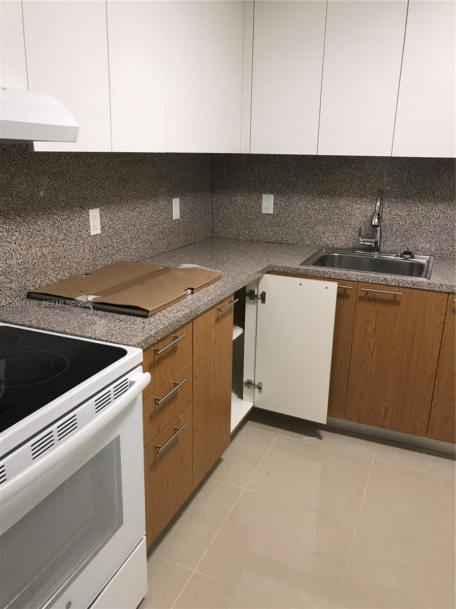 Real estate property located at , Miami-dade, Ola Condo, Miami, FL