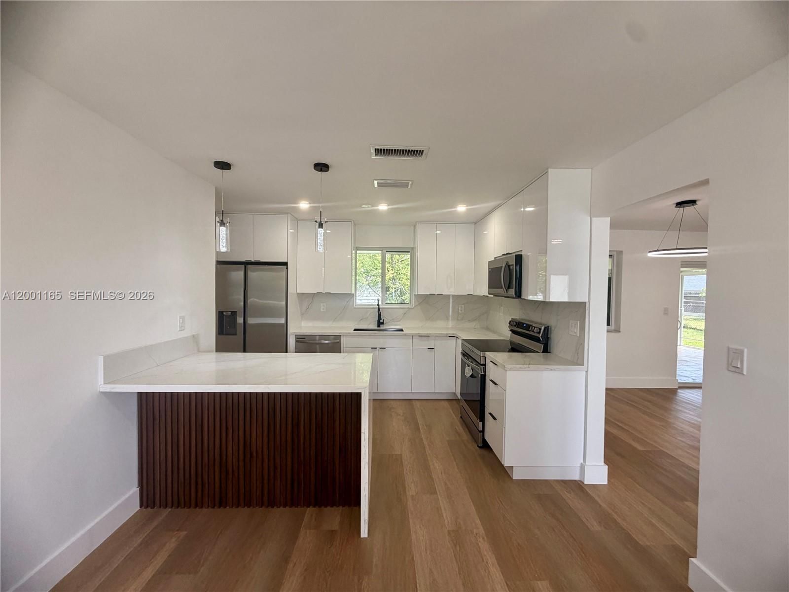 Real estate property located at 9051 200th St, Miami-dade, Cutler Ridge Pines, Cutler Bay, FL