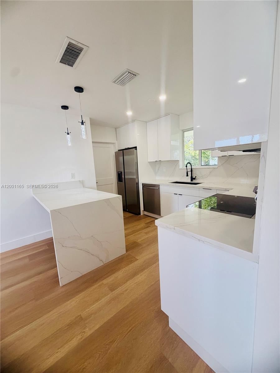 Real estate property located at 9051 200th St, Miami-dade, Cutler Ridge Pines, Cutler Bay, FL