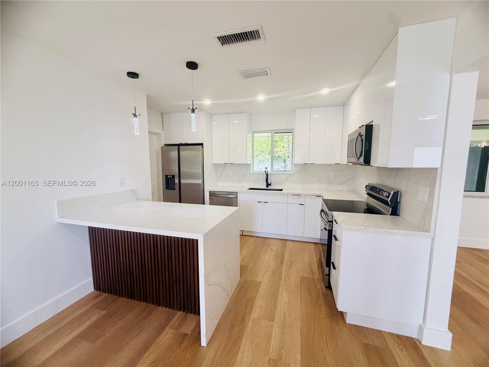 Real estate property located at 9051 200th St, Miami-dade, Cutler Ridge Pines, Cutler Bay, FL