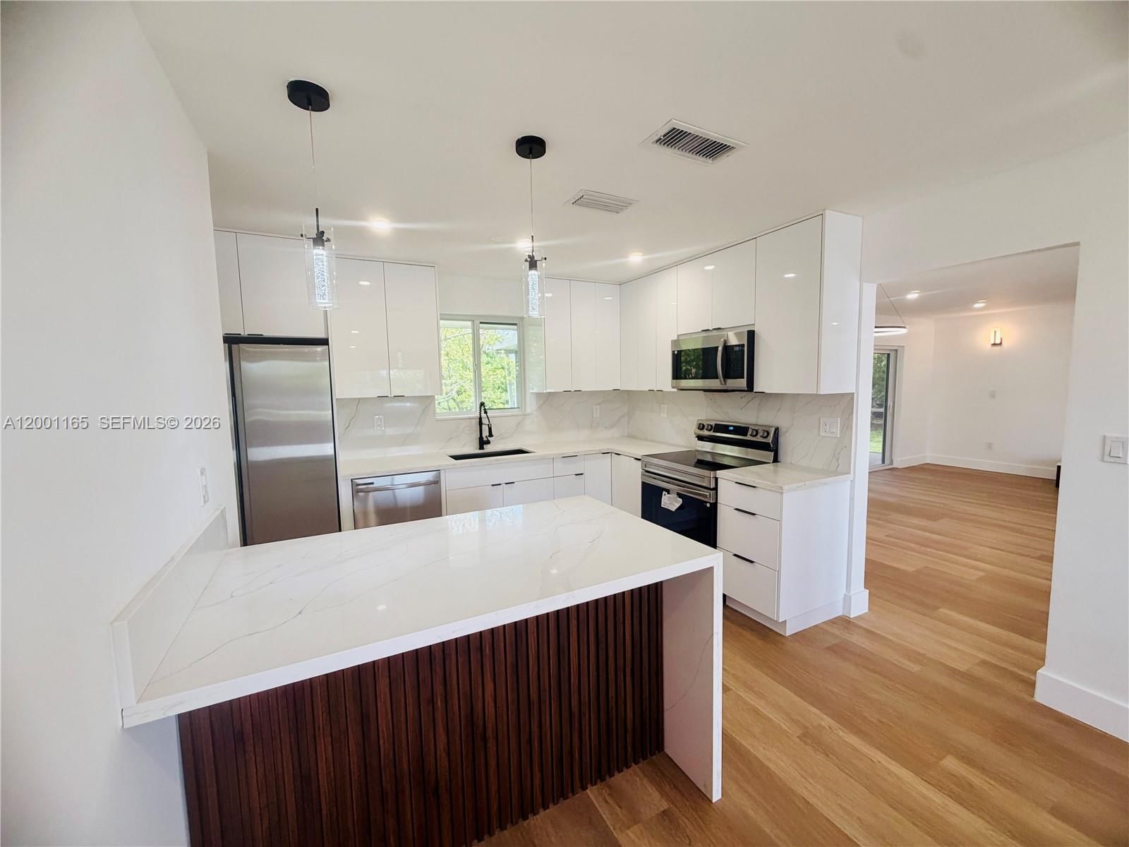 Real estate property located at 9051 200th St, Miami-dade, Cutler Ridge Pines, Cutler Bay, FL