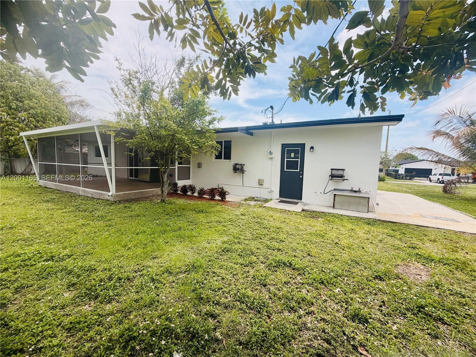 Real estate property located at 9051 200th St, Miami-dade, Cutler Ridge Pines, Cutler Bay, FL