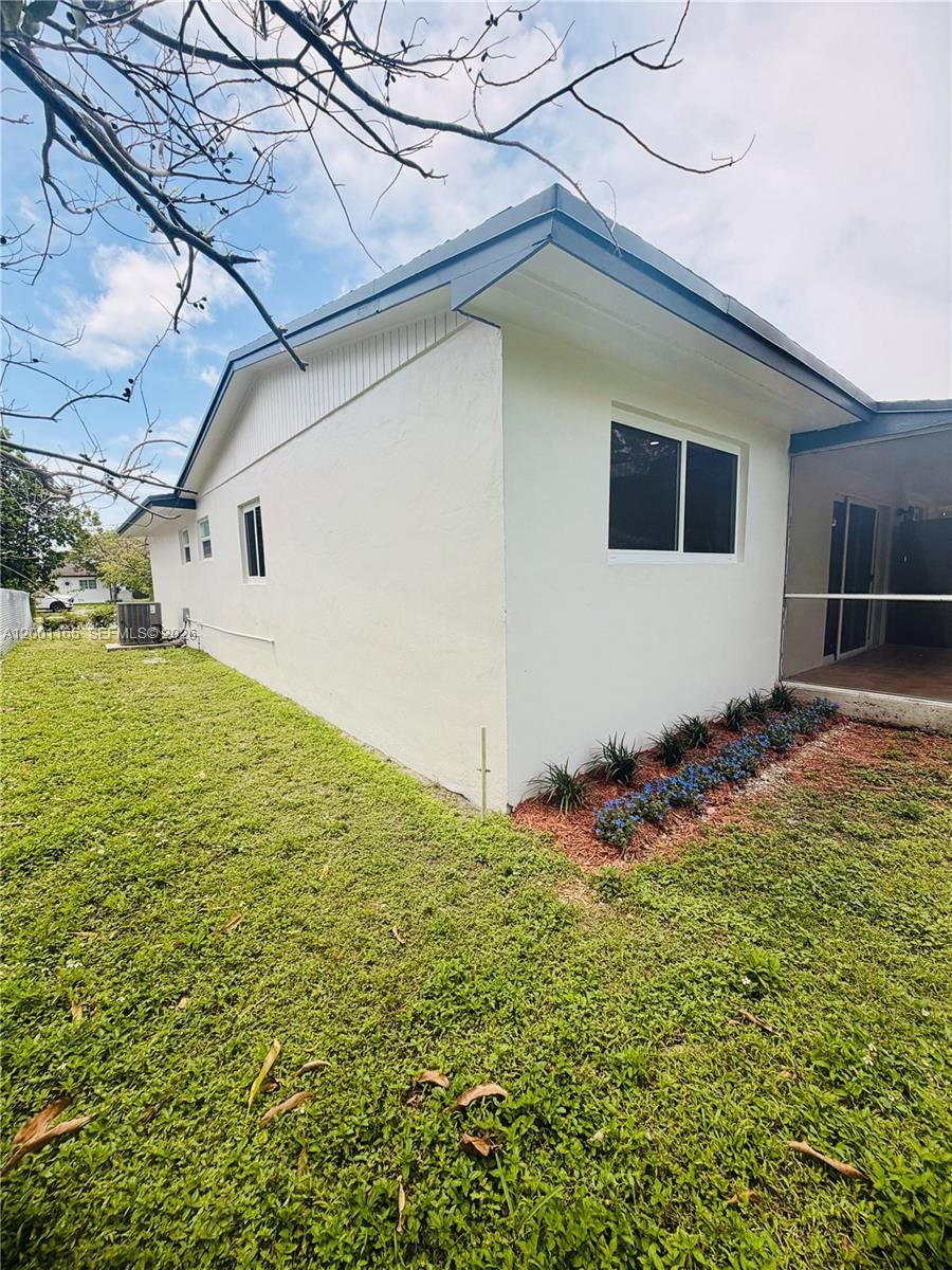 Real estate property located at 9051 200th St, Miami-dade, Cutler Ridge Pines, Cutler Bay, FL