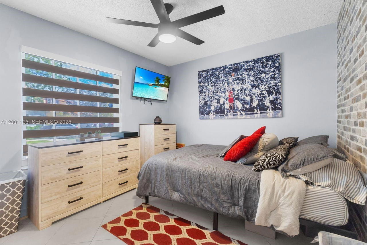 Real estate property located at 17816 10th Ln, Broward, Silver Lakes Ph Ii Replat, Pembroke Pines, FL