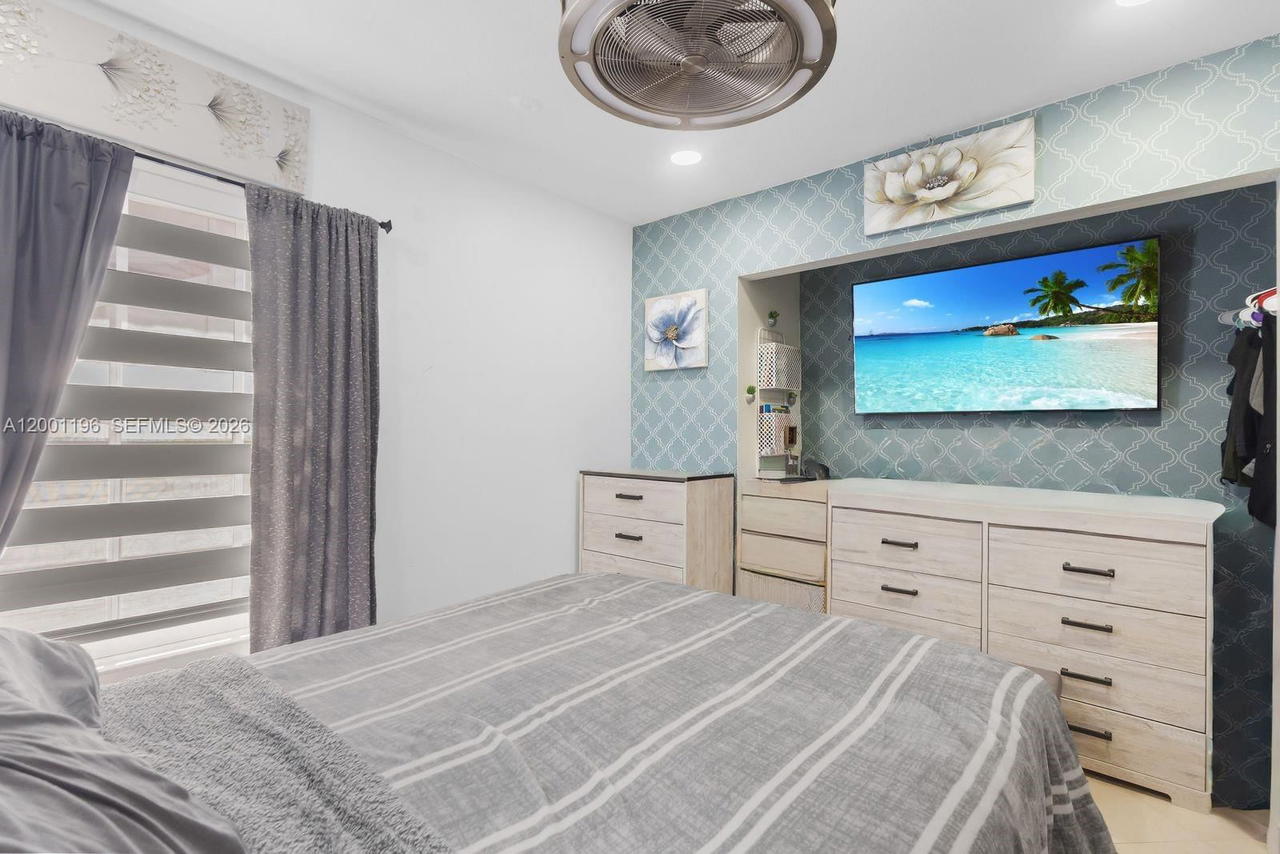 Real estate property located at 17816 10th Ln, Broward, Silver Lakes Ph Ii Replat, Pembroke Pines, FL