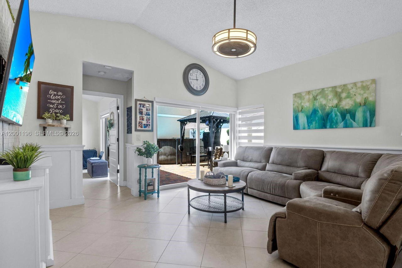 Real estate property located at 17816 10th Ln, Broward, Silver Lakes Ph Ii Replat, Pembroke Pines, FL
