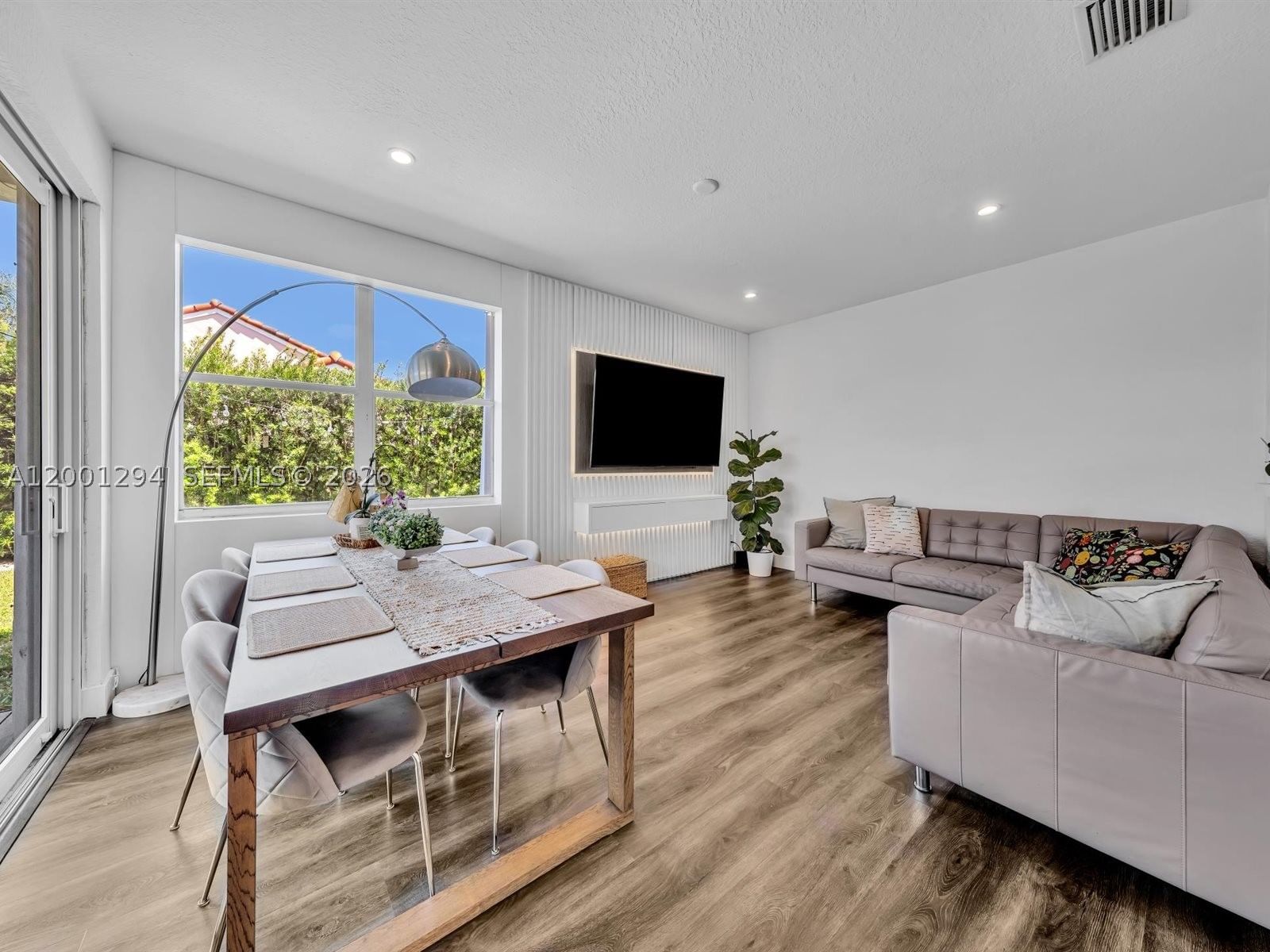 Real estate property located at 1042 Thistle Creek Ct, Broward, Sector 3 - Parcels C D E, Weston, FL