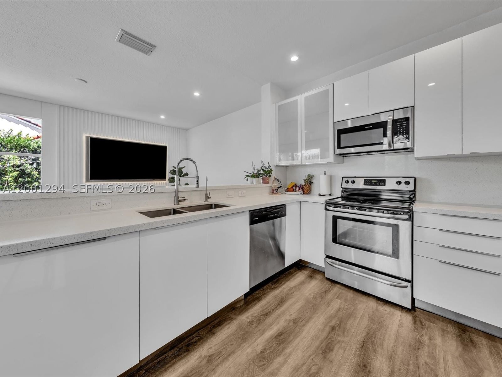 Real estate property located at 1042 Thistle Creek Ct, Broward, Sector 3 - Parcels C D E, Weston, FL