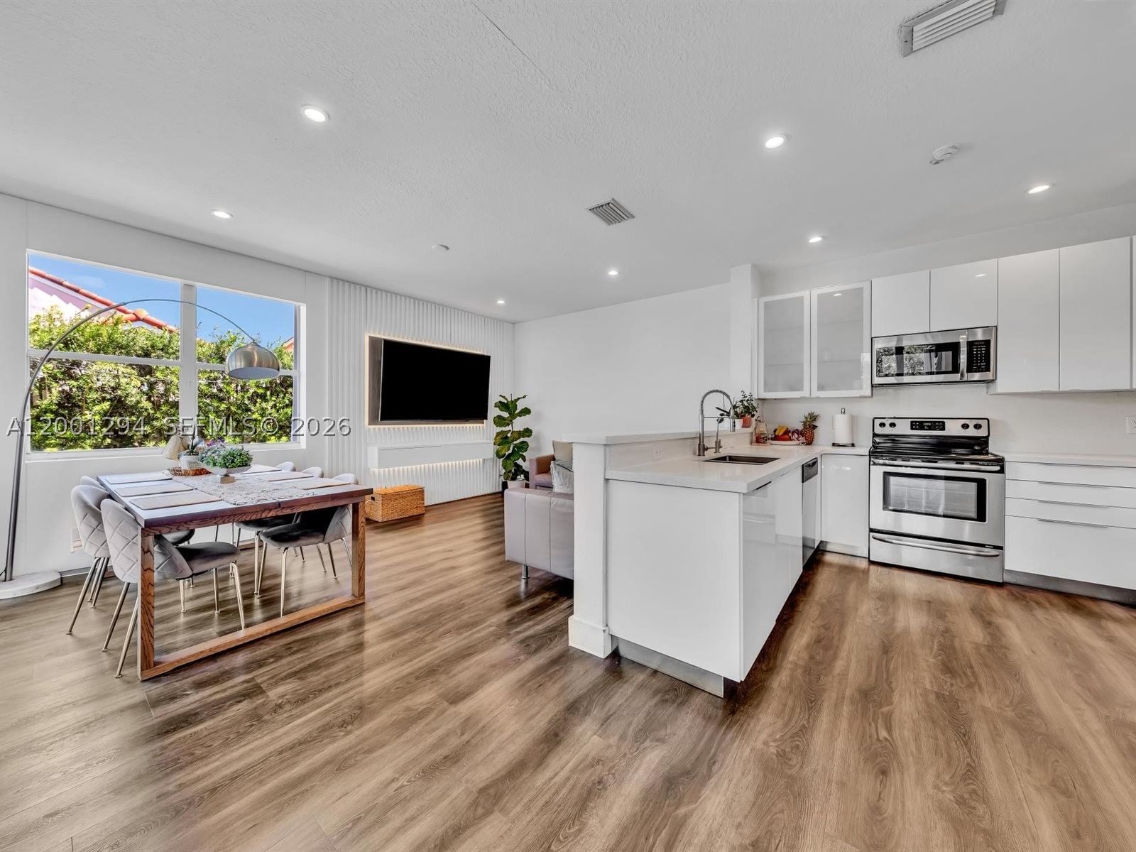 Real estate property located at 1042 Thistle Creek Ct, Broward, Sector 3 - Parcels C D E, Weston, FL