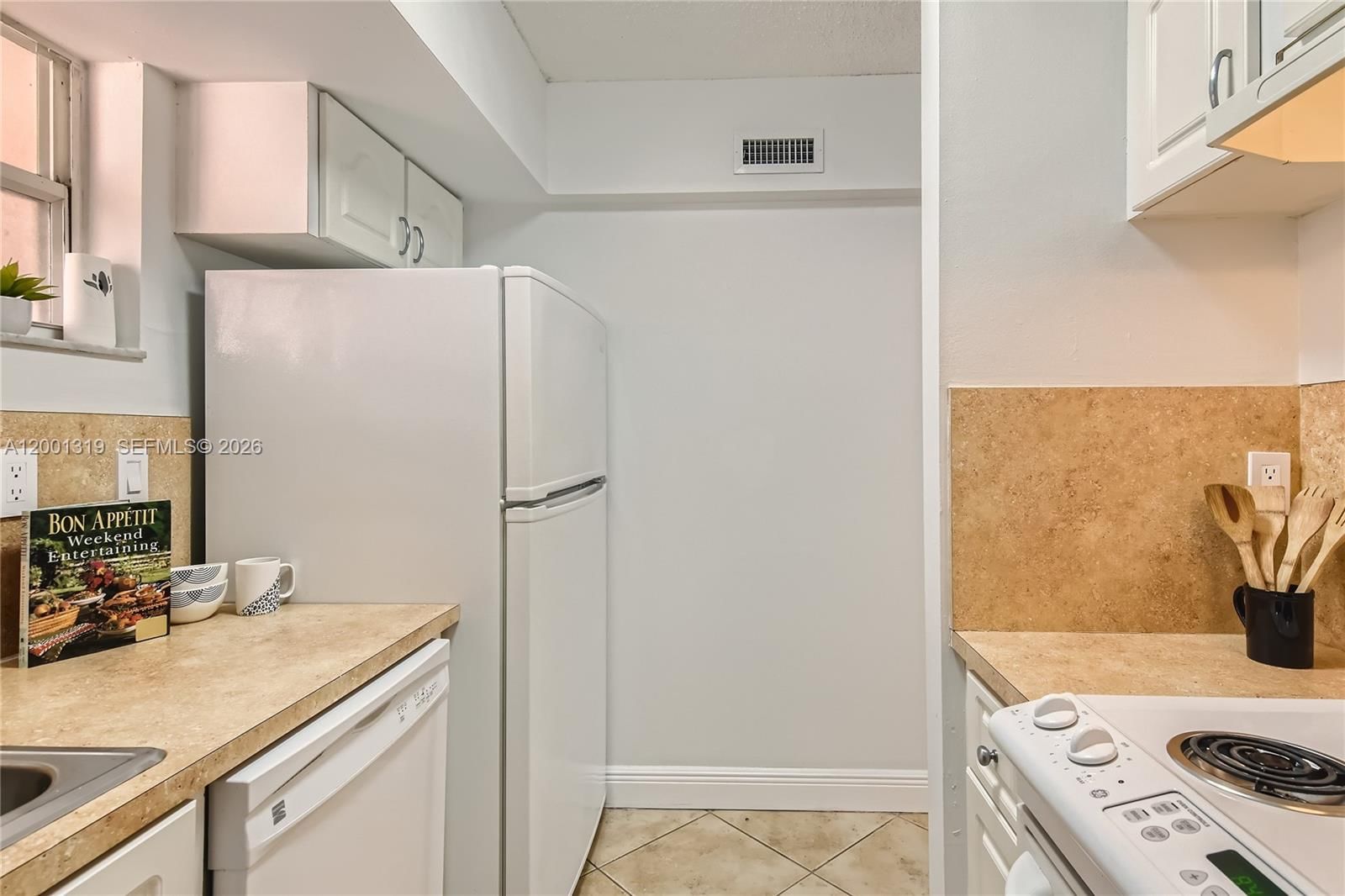 Real estate property located at 29 Santillane Ave #2, Miami-dade, 29 Santillane Avenue Cond, Coral Gables, FL