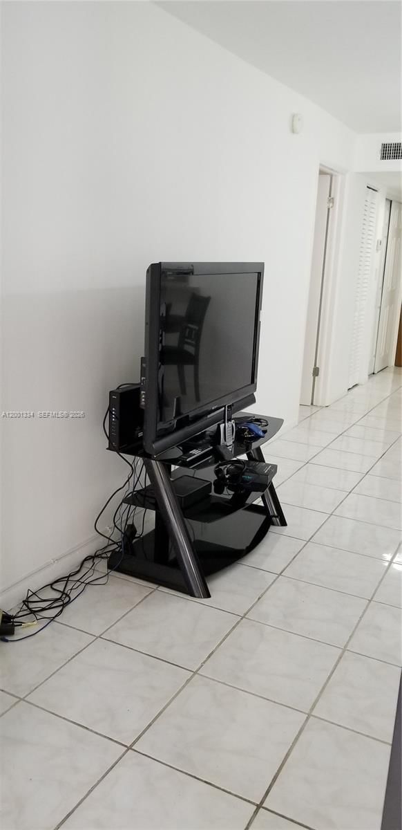 Real estate property located at 14201 Kendall Dr #212-D, Miami-dade, Promenade At Kendale Lake, Miami, FL