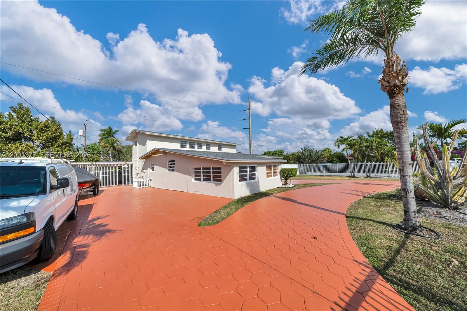 Real estate property located at 8241 12th Ter, Miami-dade, Fontainebleau Gardens 1st, Miami, FL