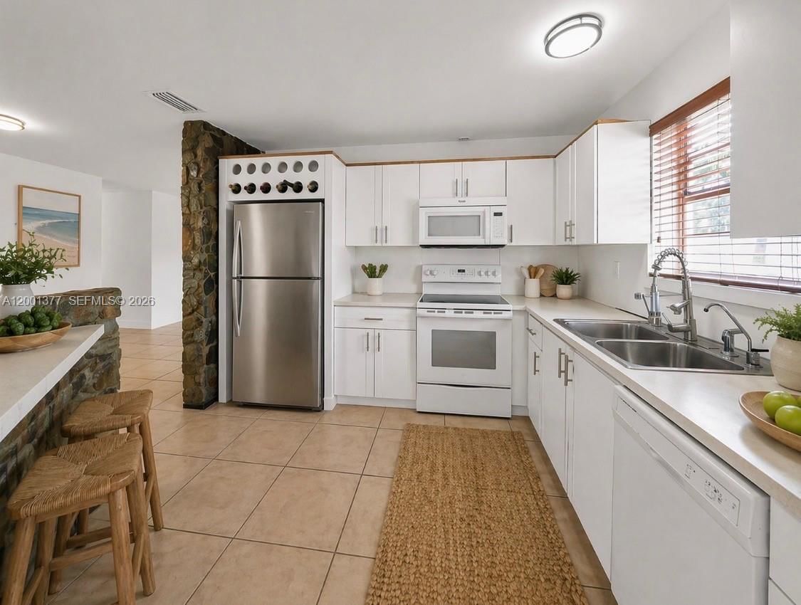 Real estate property located at 8241 12th Ter, Miami-dade, Fontainebleau Gardens 1st, Miami, FL