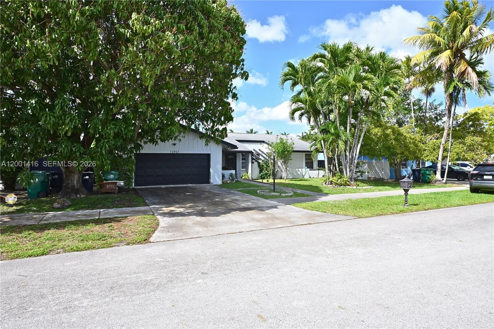 Real estate property located at 13931 105th St, Miami-dade, Caravel Country, Miami, FL