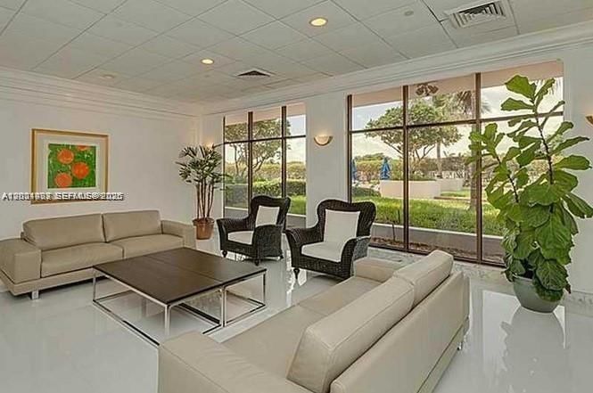 Real estate property located at 5700 Collins Ave #4N, Miami-dade, Seacoast 5700 Condo, Miami Beach, FL