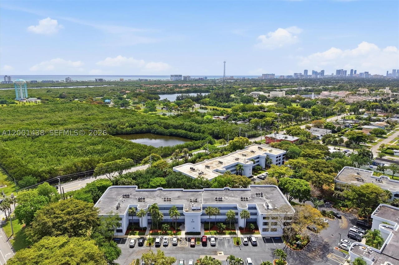 Real estate property located at 1410 Sheridan St #8i, Broward, Sheridan By The Beach Con, Hollywood, FL