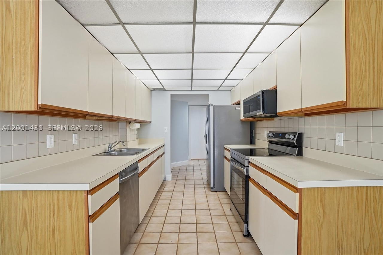 Real estate property located at 1410 Sheridan St #8i, Broward, Sheridan By The Beach Con, Hollywood, FL