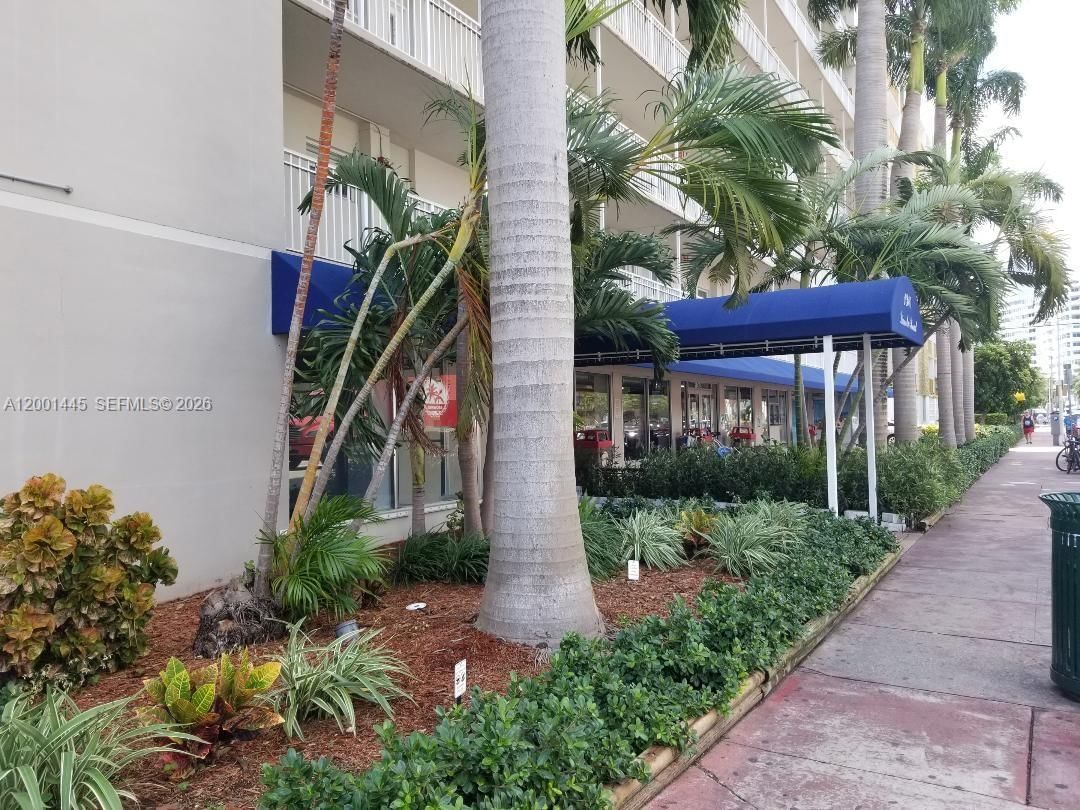 Real estate property located at 1300 Lincoln Rd A301, Miami-dade, Lincoln Towers Condominium, Miami Beach, FL