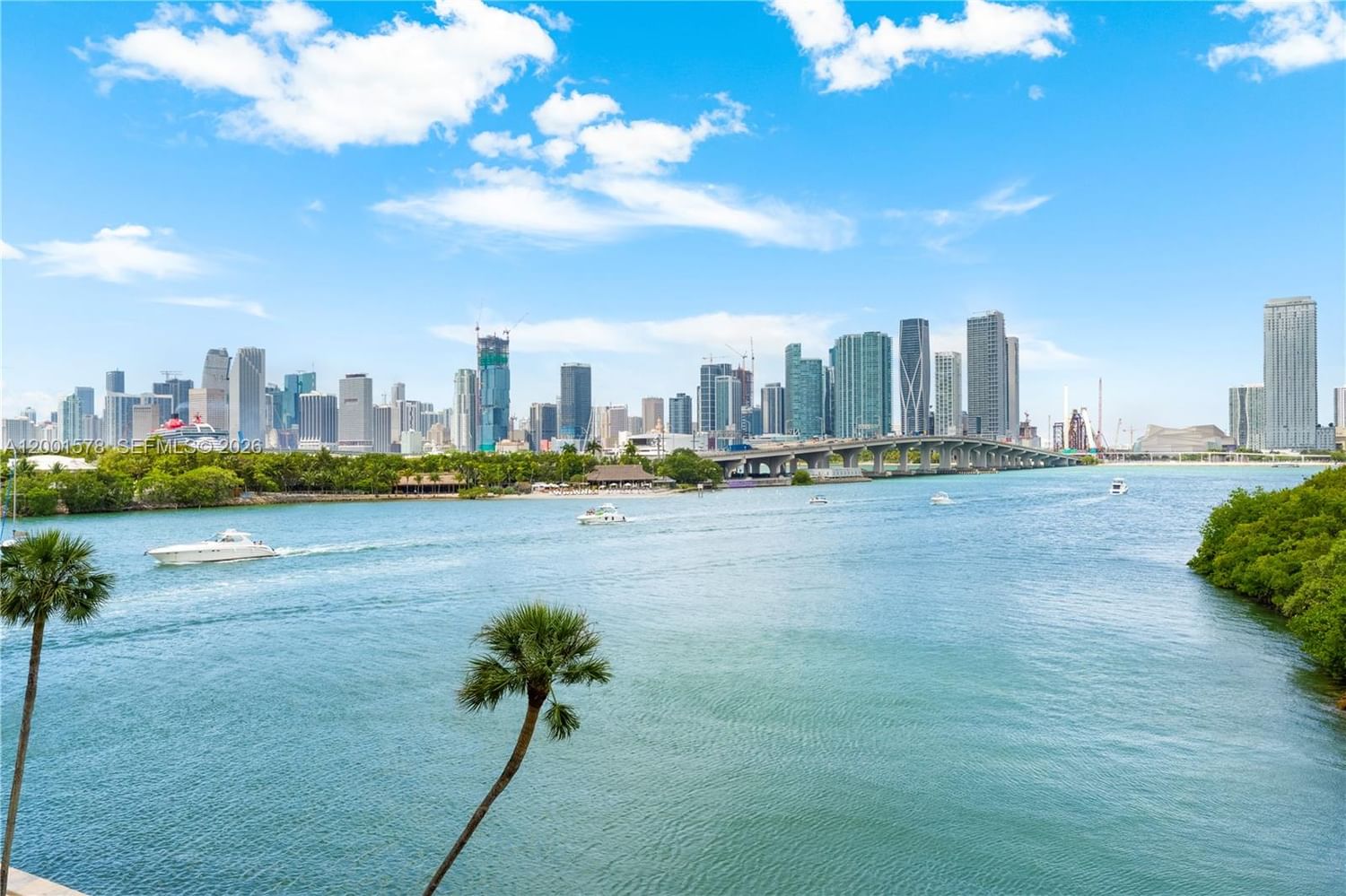 Real estate property located at 1000 Venetian Way #408, Miami-dade, One Thousand Venetian Way, Miami, FL