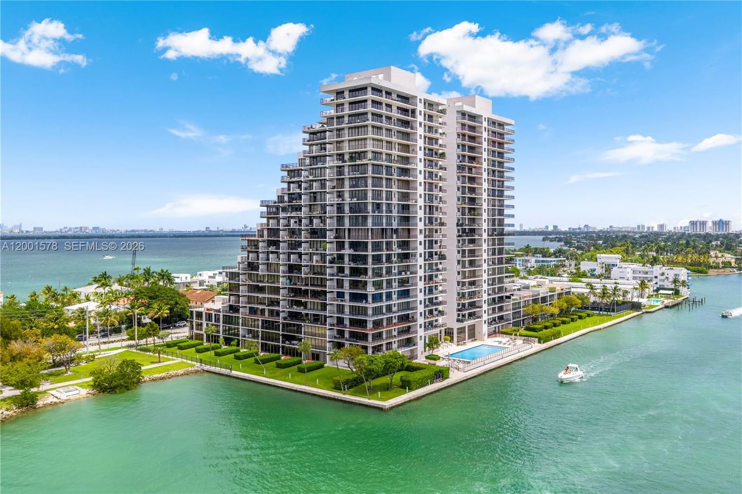 Real estate property located at 1000 Venetian Way #408, Miami-dade, One Thousand Venetian Way, Miami, FL