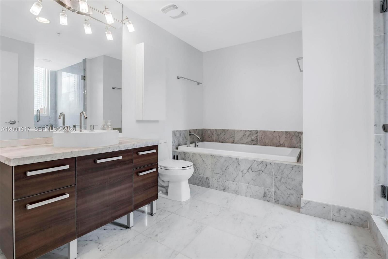 Real estate property located at 253 2nd St #1608, Miami-dade, Vizcayne South Condo, Miami, FL