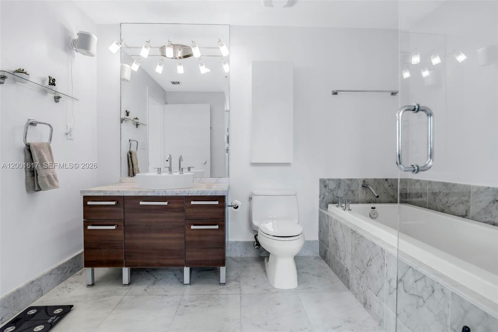 Real estate property located at 253 2nd St #1608, Miami-dade, Vizcayne South Condo, Miami, FL