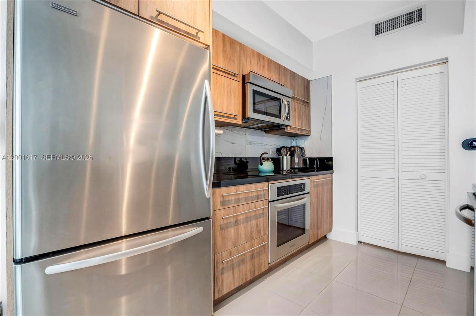 Real estate property located at 253 2nd St #1608, Miami-dade, Vizcayne South Condo, Miami, FL