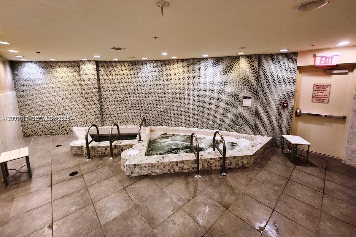 Real estate property located at 253 2nd St #1608, Miami-dade, Vizcayne South Condo, Miami, FL