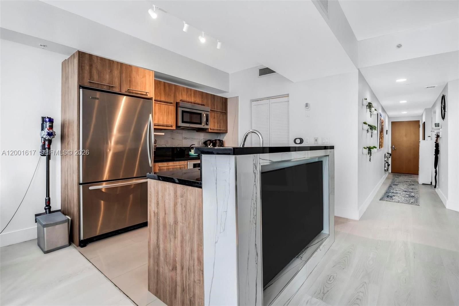 Real estate property located at 253 2nd St #1608, Miami-dade, Vizcayne South Condo, Miami, FL