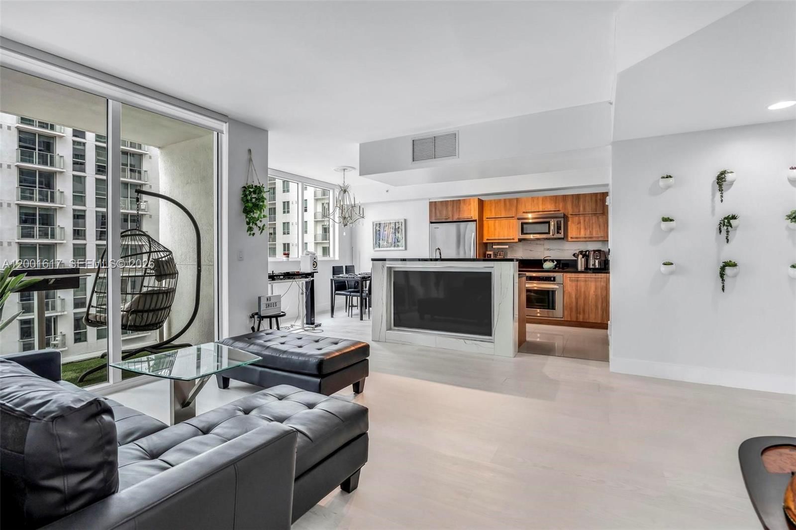 Real estate property located at 253 2nd St #1608, Miami-dade, Vizcayne South Condo, Miami, FL