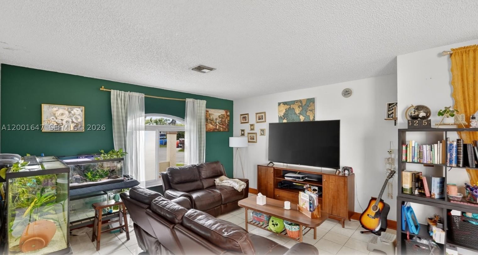 Real estate property located at 7010 103rd Pl, Miami-dade, Pueblo Del Sol Sec 1, Miami, FL