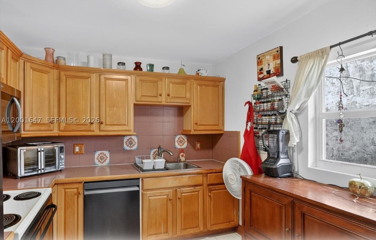 Real estate property located at 7010 103rd Pl, Miami-dade, Pueblo Del Sol Sec 1, Miami, FL