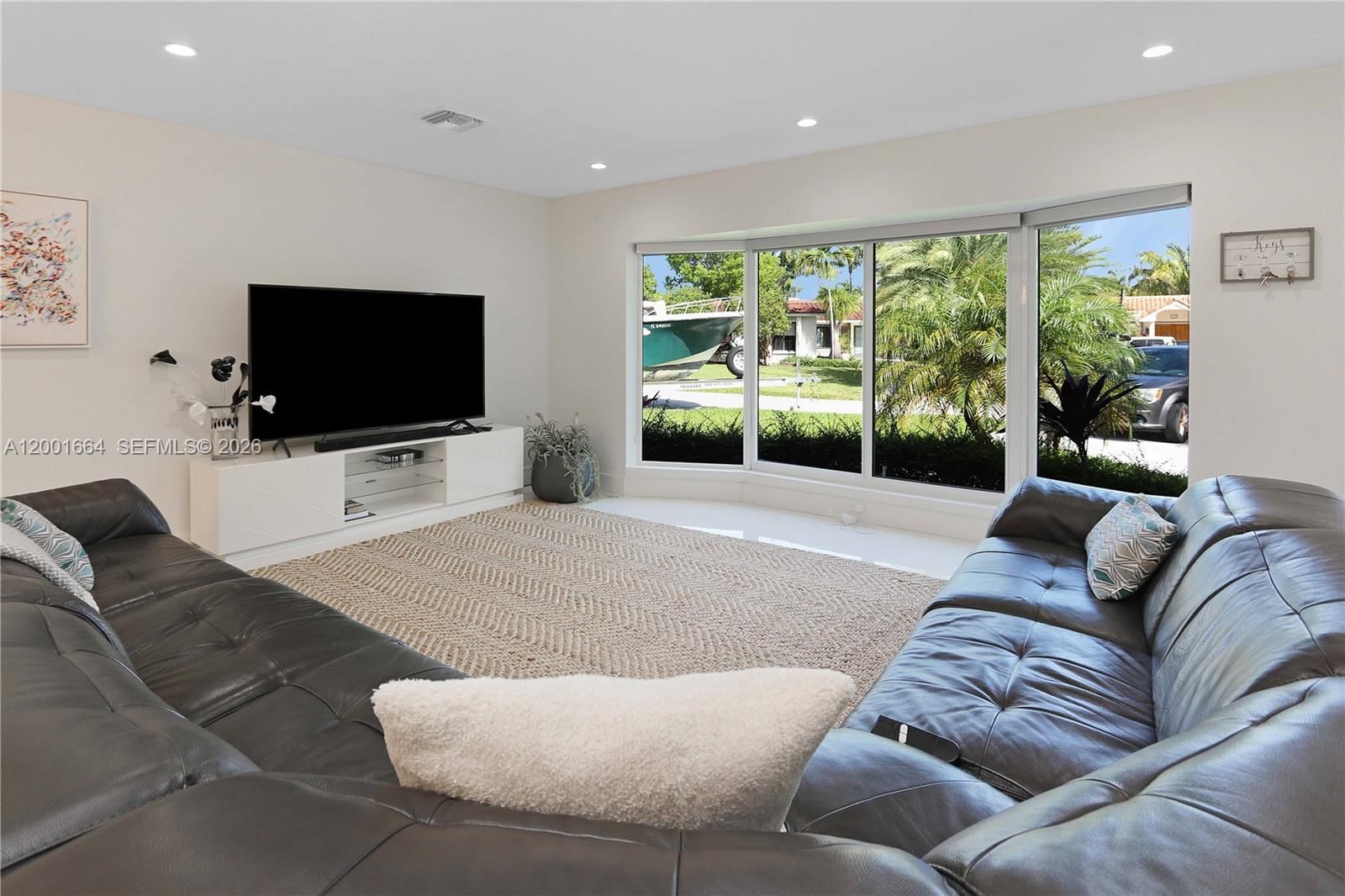 Real estate property located at 1220 Azalea Cres, Broward, Hollywood Golf Estates Se, Hollywood, FL