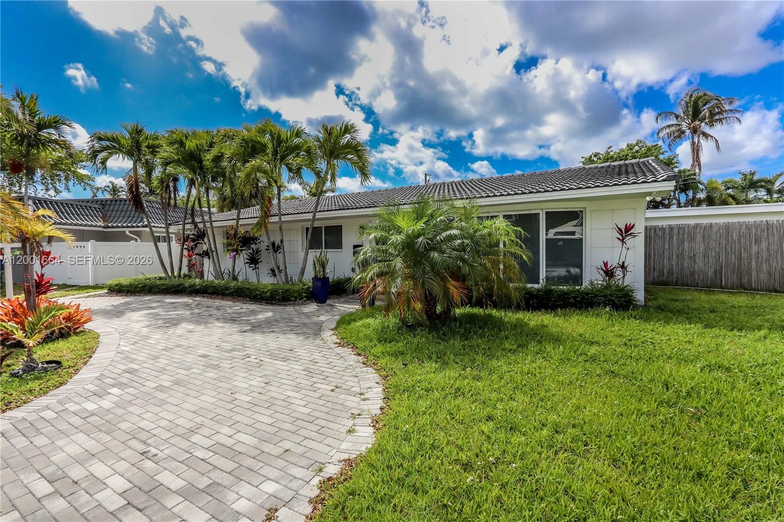 Real estate property located at 1220 Azalea Cres, Broward, Hollywood Golf Estates Se, Hollywood, FL