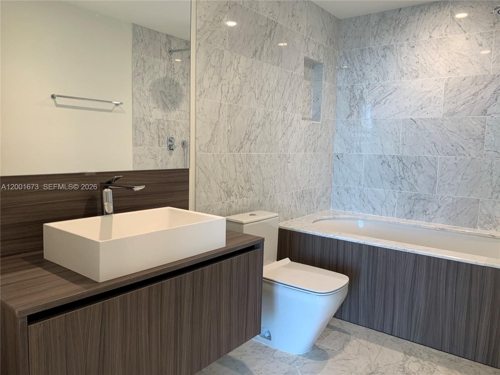 Real estate property located at 1000 Brickell Plz #3904, Miami-dade, Brickell Flatiron Condo, Miami, FL