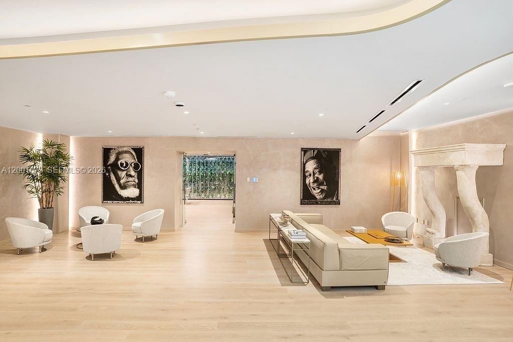 Real estate property located at 1000 Brickell Plz #3904, Miami-dade, Brickell Flatiron Condo, Miami, FL