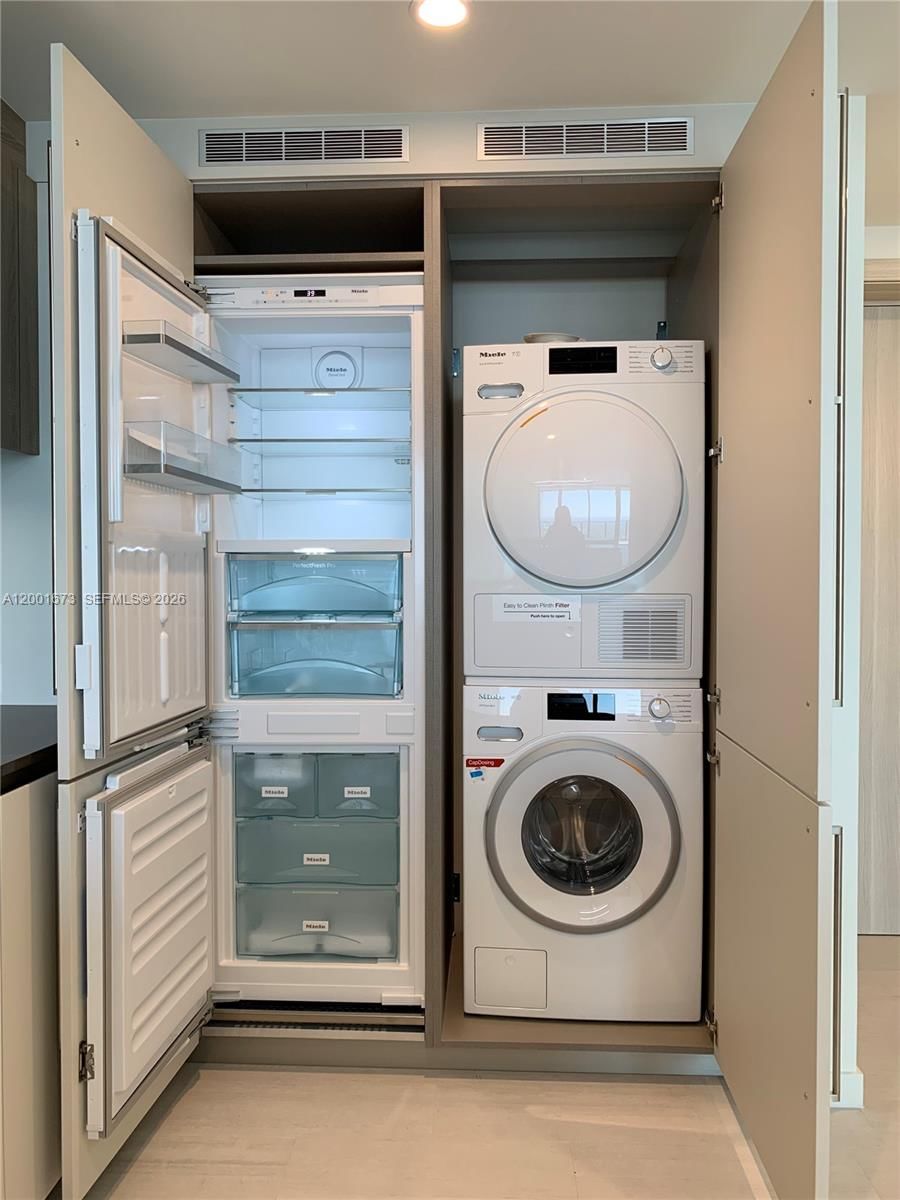 Real estate property located at 1000 Brickell Plz #3904, Miami-dade, Brickell Flatiron Condo, Miami, FL