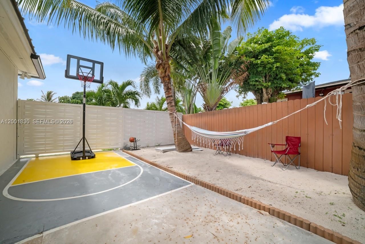 Real estate property located at 18901 10th Ct, Miami-dade, Norwood 3 Addn Sec 1, Miami Gardens, FL