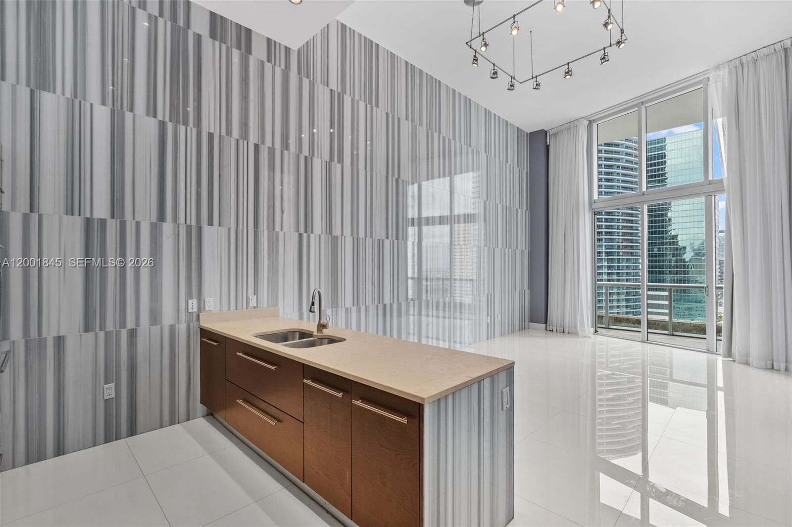 Real estate property located at 475 Brickell Ave #2812, Miami-dade, Iconbrickell Condo No 1, Miami, FL